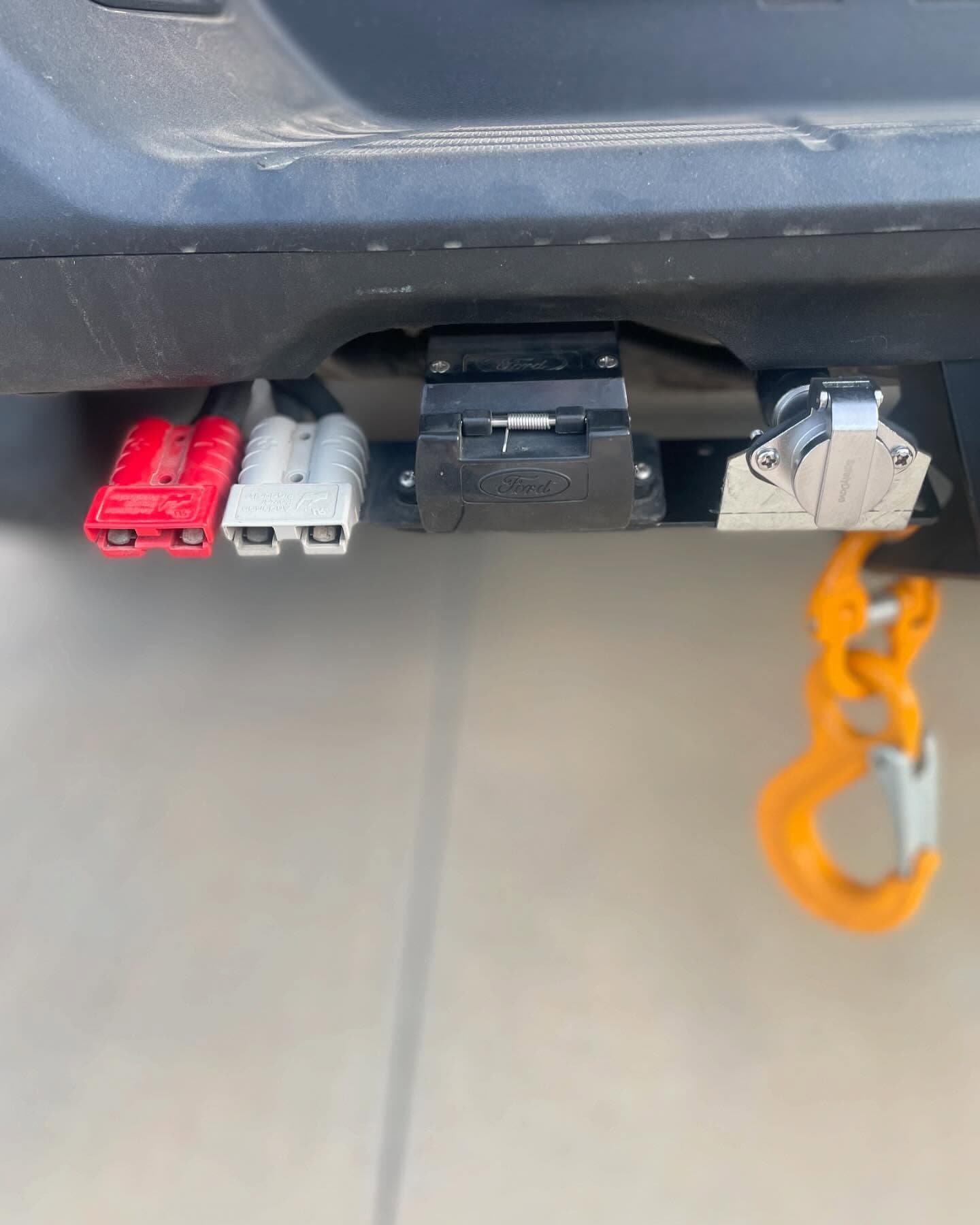 Anderson plugs and 7-pin towing connector installation on Ford